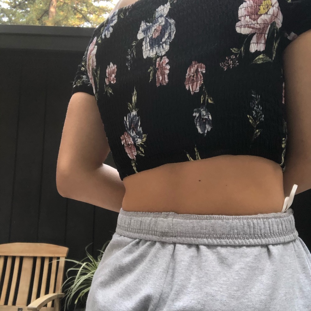 Kendall and Kyle collection off the shoulder - Picture 3 of 6